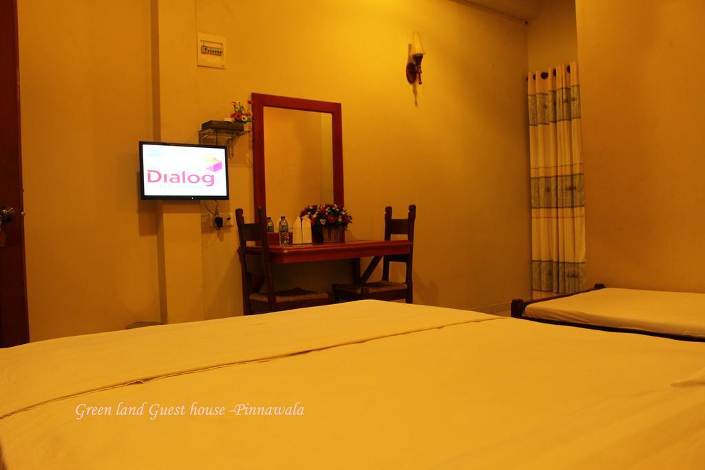 Green Land Guest House Pinnawala  Buitenkant foto