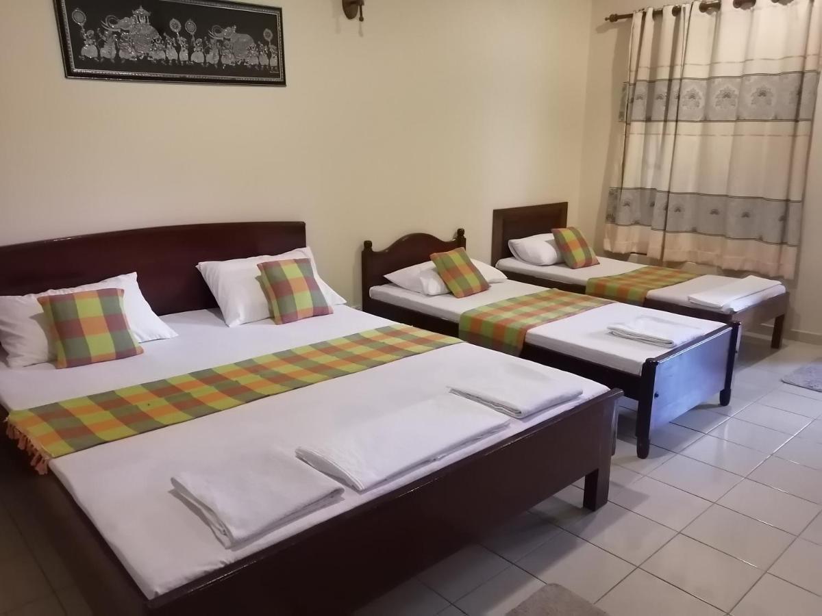 Green Land Guest House Pinnawala  Buitenkant foto